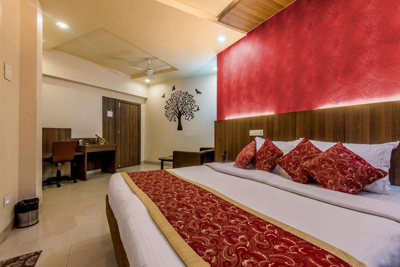 Hotel Panchratna Panvel Esterno foto