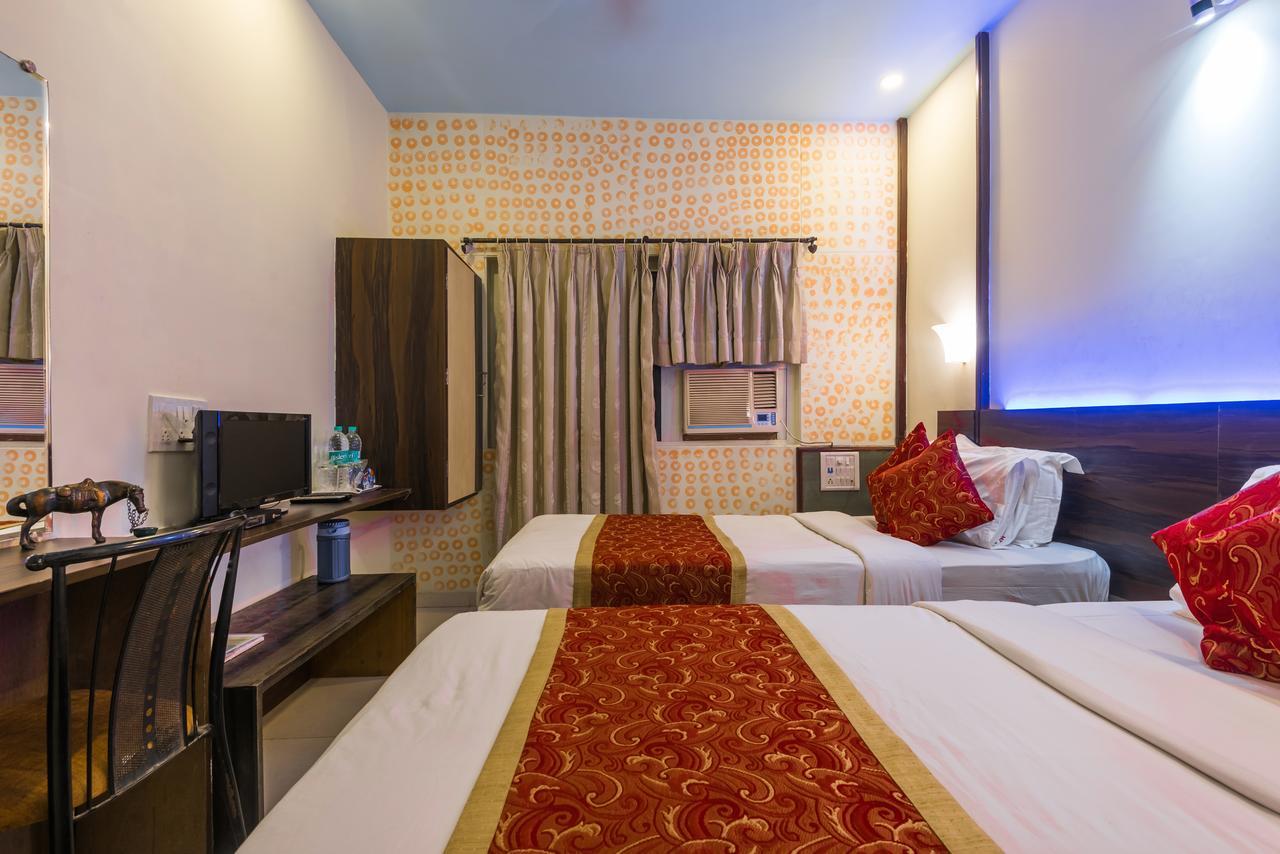 Hotel Panchratna Panvel Esterno foto