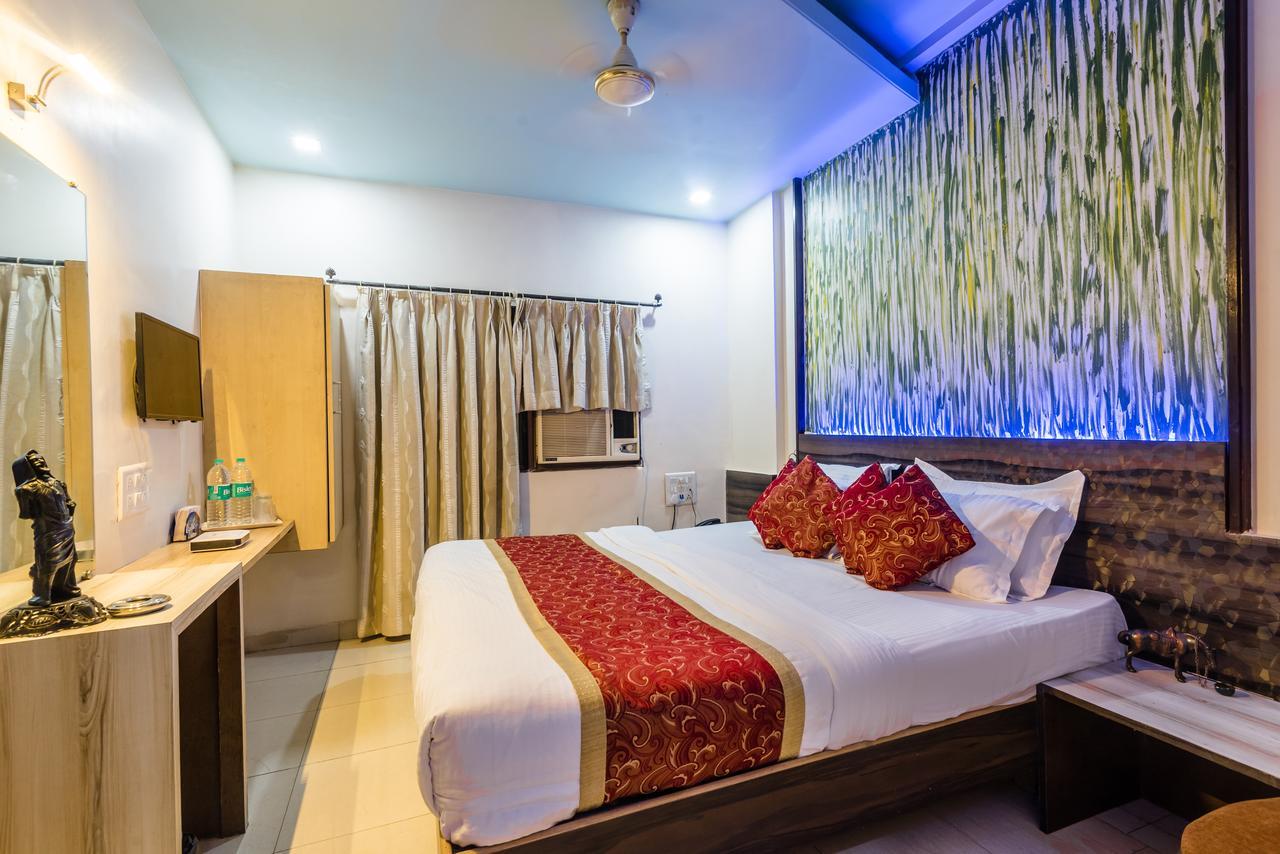 Hotel Panchratna Panvel Esterno foto
