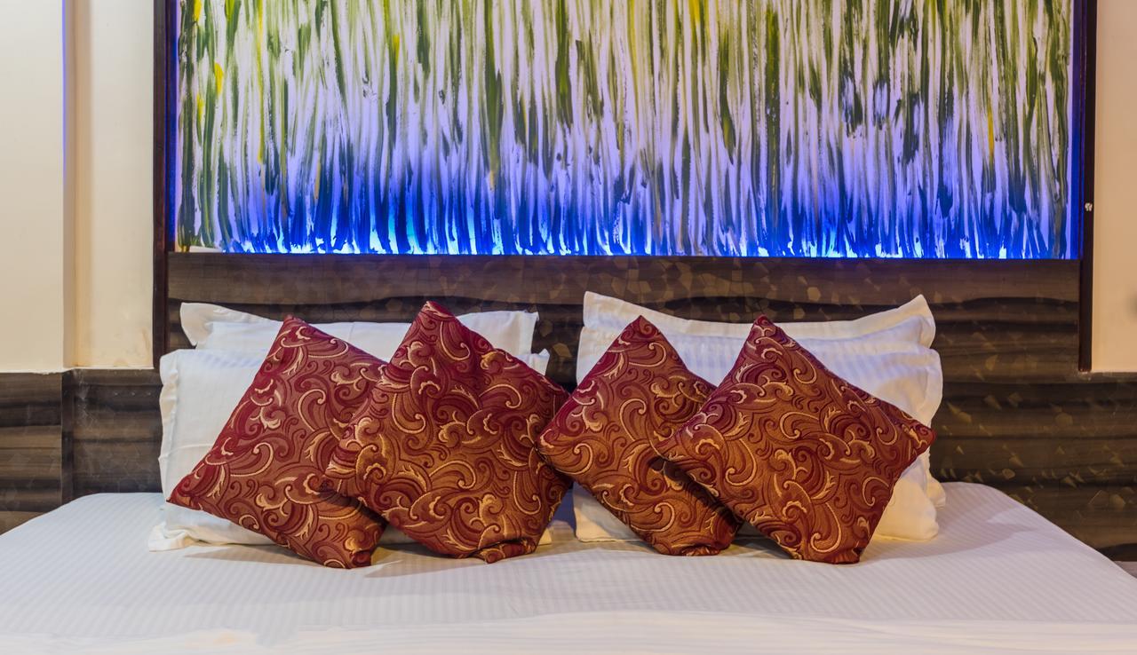 Hotel Panchratna Panvel Esterno foto
