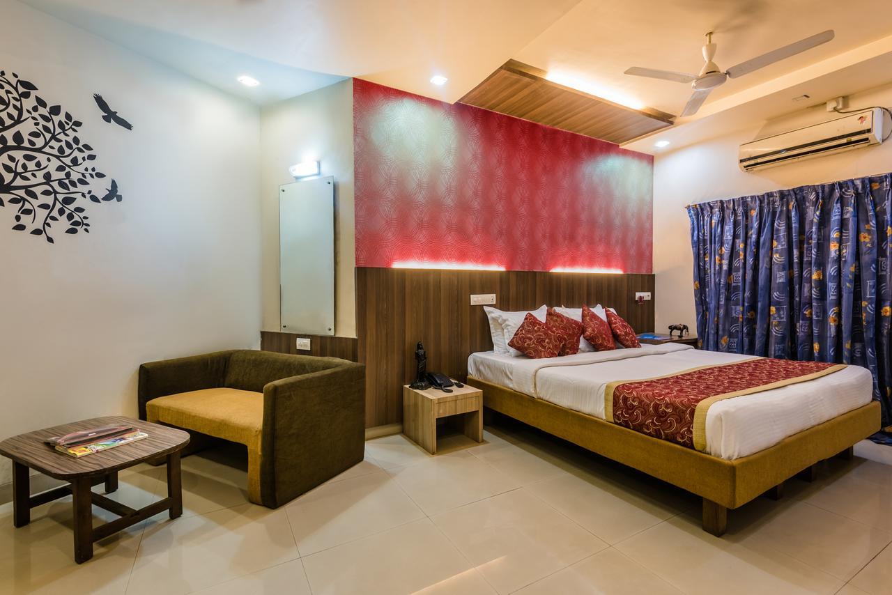Hotel Panchratna Panvel Esterno foto