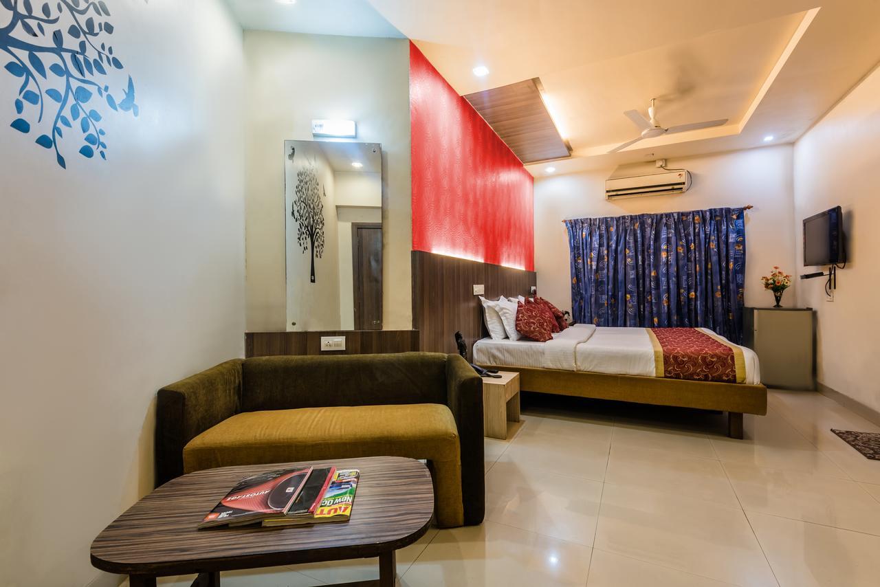 Hotel Panchratna Panvel Esterno foto