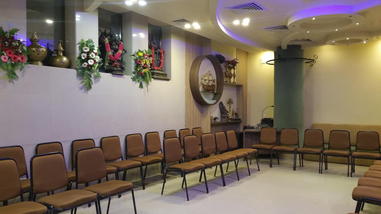 Hotel Panchratna Panvel Esterno foto