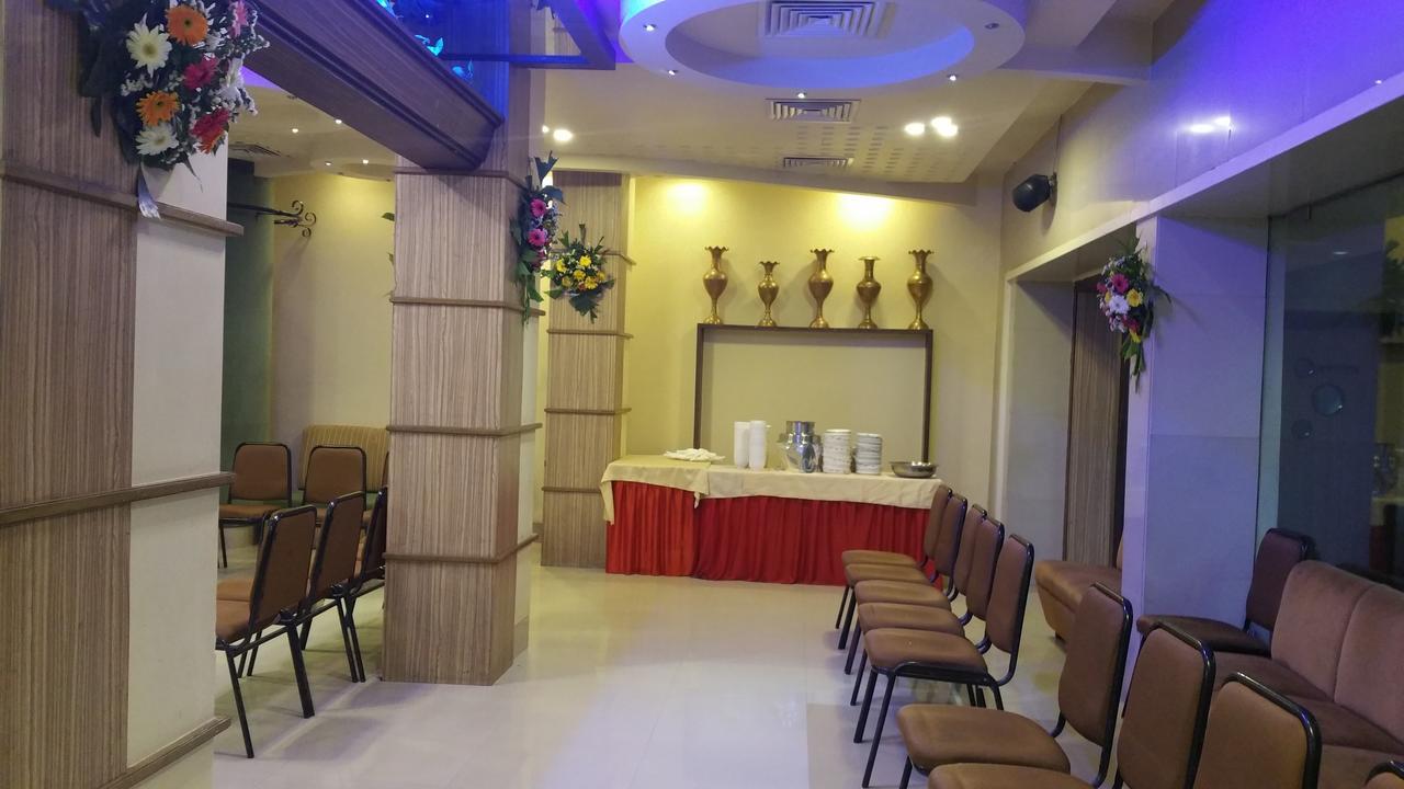Hotel Panchratna Panvel Esterno foto