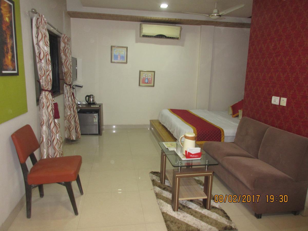 Hotel Panchratna Panvel Esterno foto