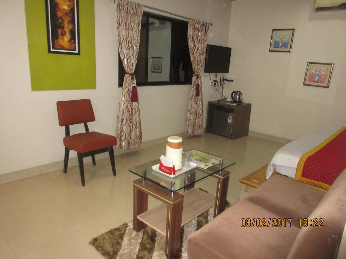 Hotel Panchratna Panvel Esterno foto