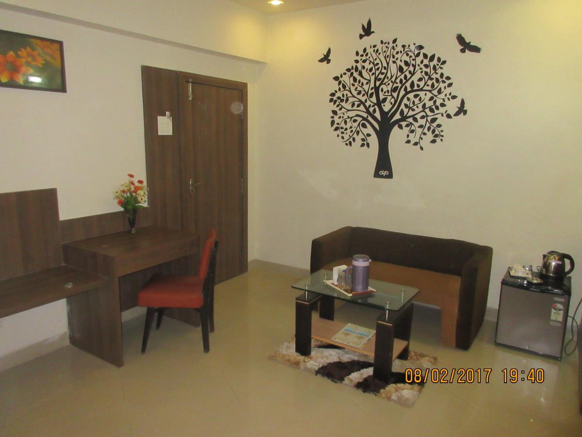 Hotel Panchratna Panvel Esterno foto