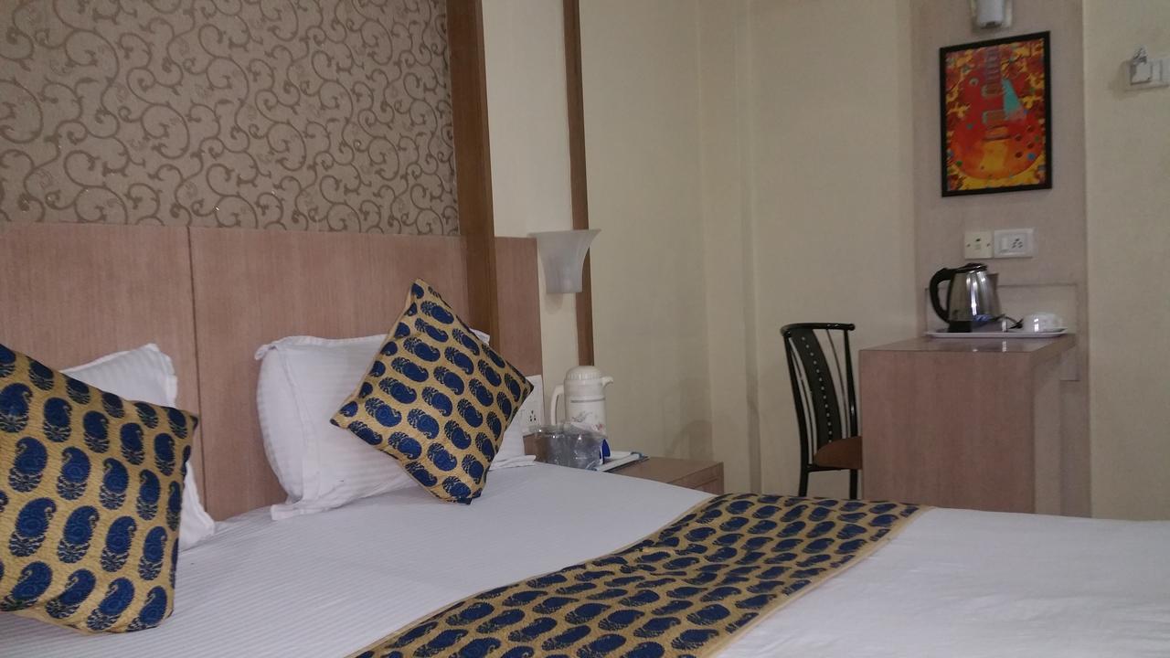 Hotel Panchratna Panvel Esterno foto