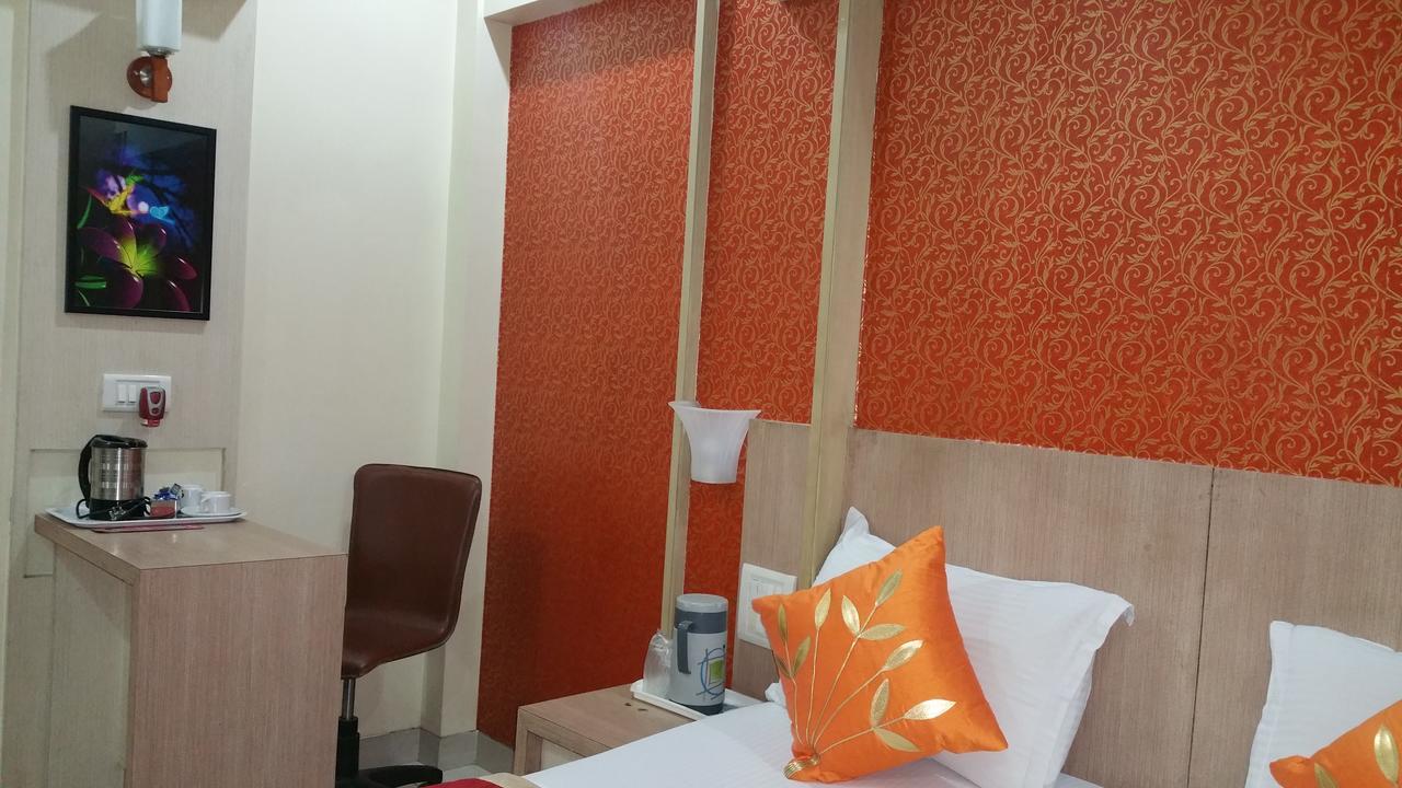 Hotel Panchratna Panvel Esterno foto