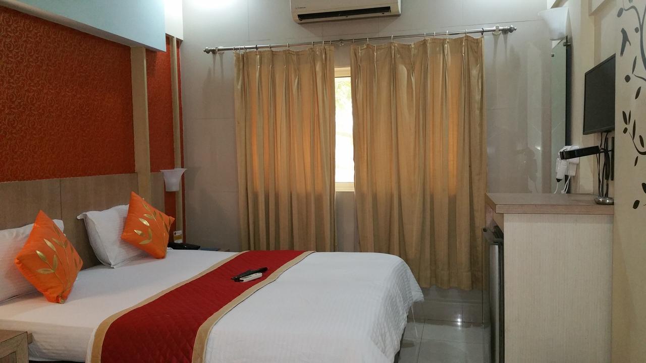 Hotel Panchratna Panvel Esterno foto
