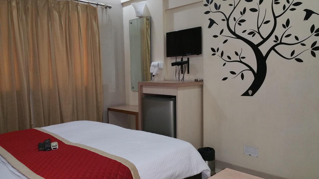 Hotel Panchratna Panvel Esterno foto