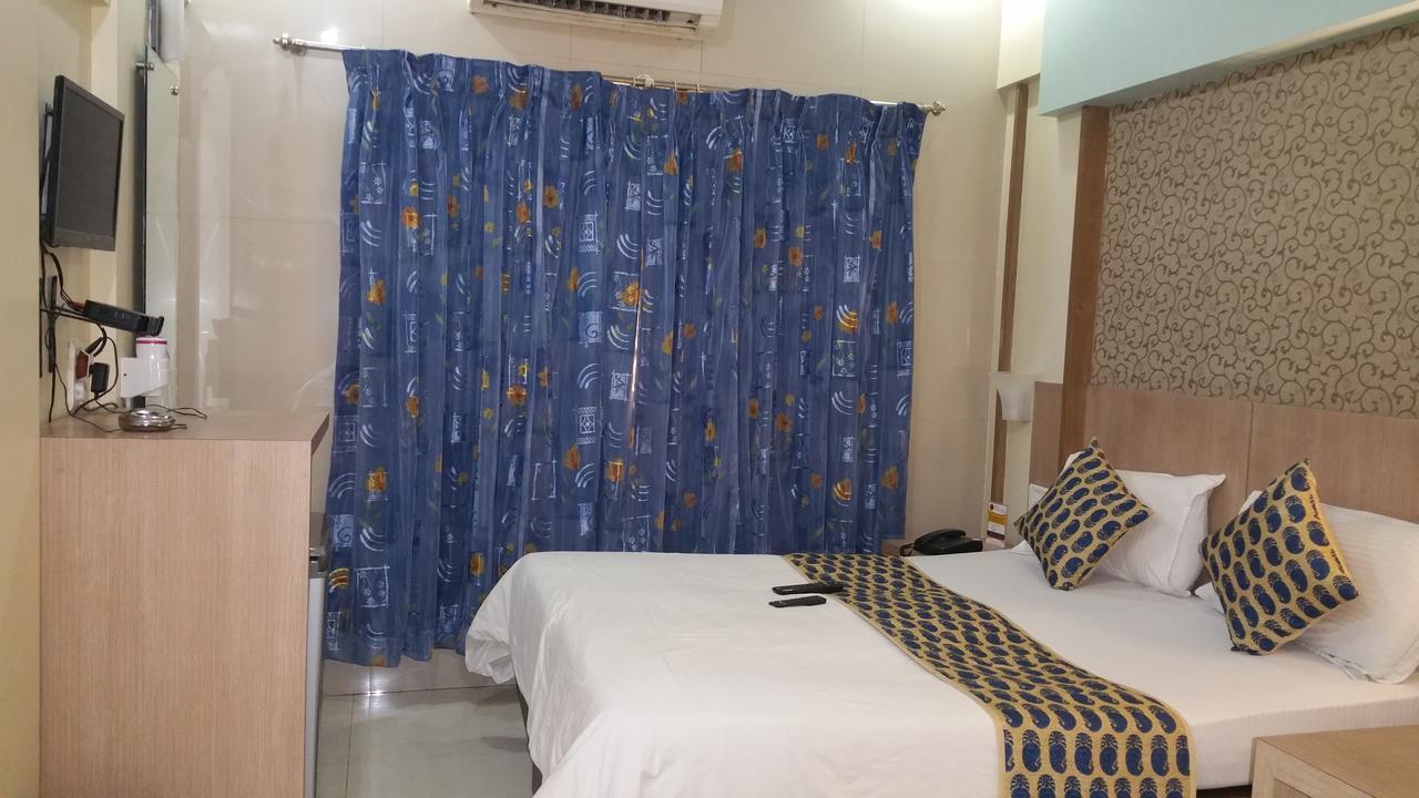 Hotel Panchratna Panvel Esterno foto